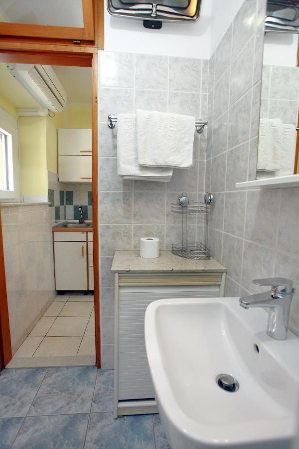 Dino Studio And Room Apartments Порторож Экстерьер фото